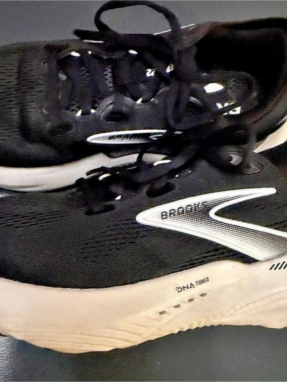 Brooks Glycerin 22 Women's Black & White US 7 D